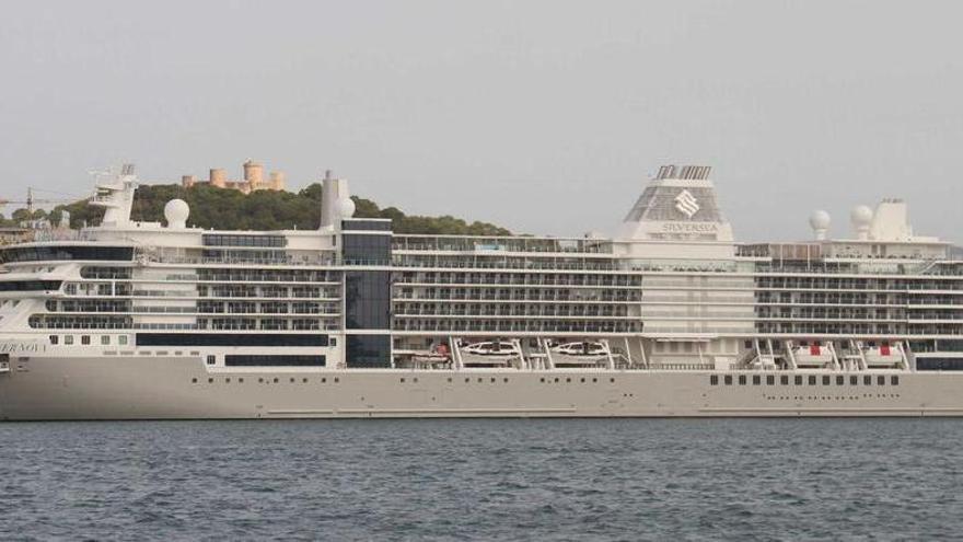 Primera escala en Palma del lujosísimo buque de cruceros ‘Silver Nova’