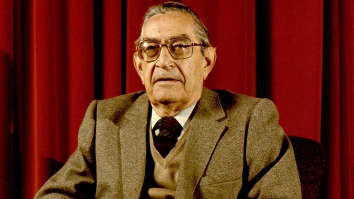 Luis Rosales.