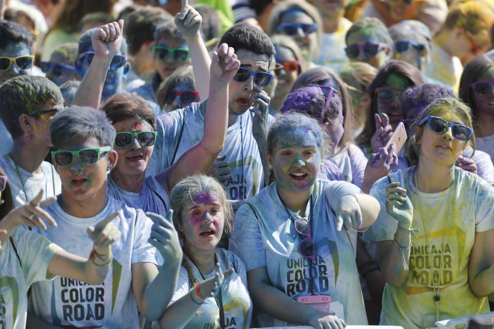 La colorida carrera organizada por Unicaja volvió a concentrar un ambiente joven y festivo en el entorno del estadio Ciudad de Málaga