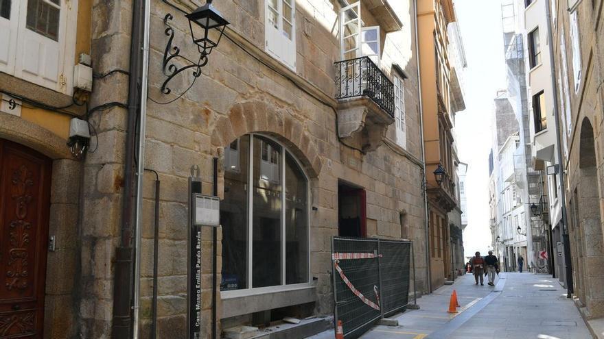 La Real Academia Galega en A Coruña desvela su nueva cara tras los andamios: la fachada se despide de sus rejas y estrena un llamativo tejado de zinc