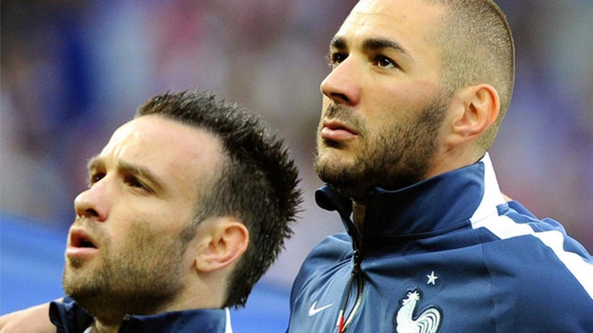 Valbuena, junto a su compañero Benzema