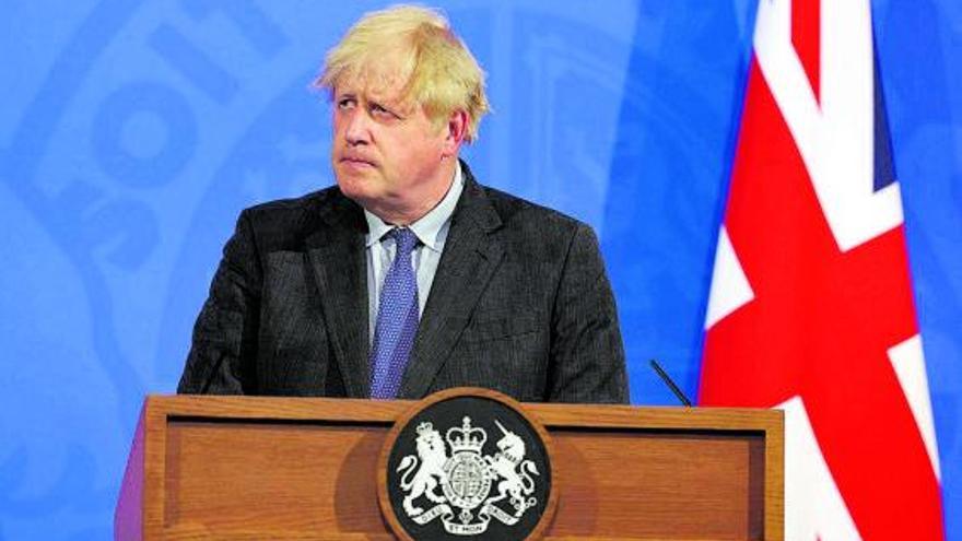 Los hoteleros de Baleares contra Boris Johnson: «Hace polvo» al sector