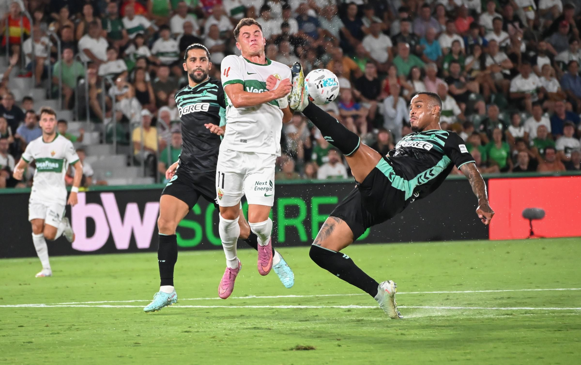 El Elche vuelve a Primera División con un empate frente al Betis (1-1)