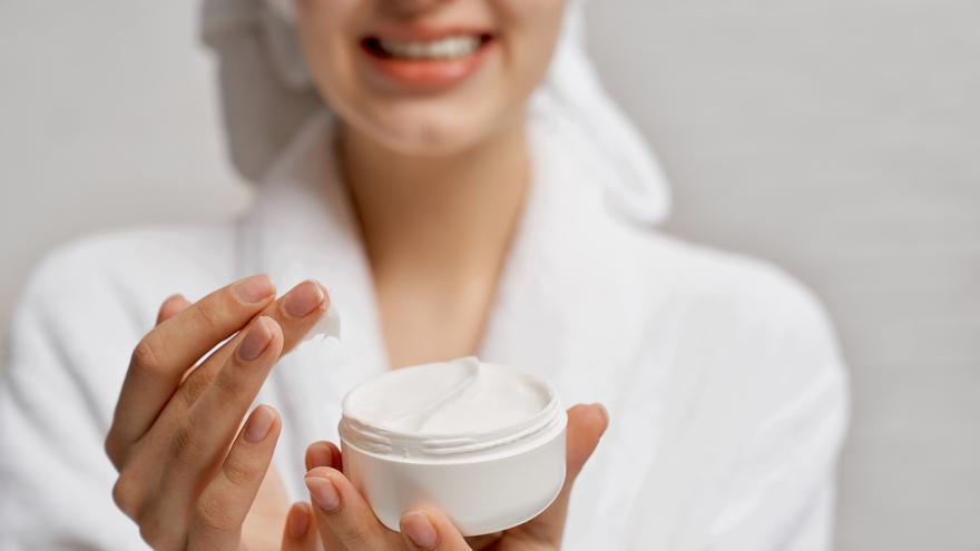 Descubre la crema reafirmante más recomendada entre las mujeres para rejuvenecer el cuello y rostro