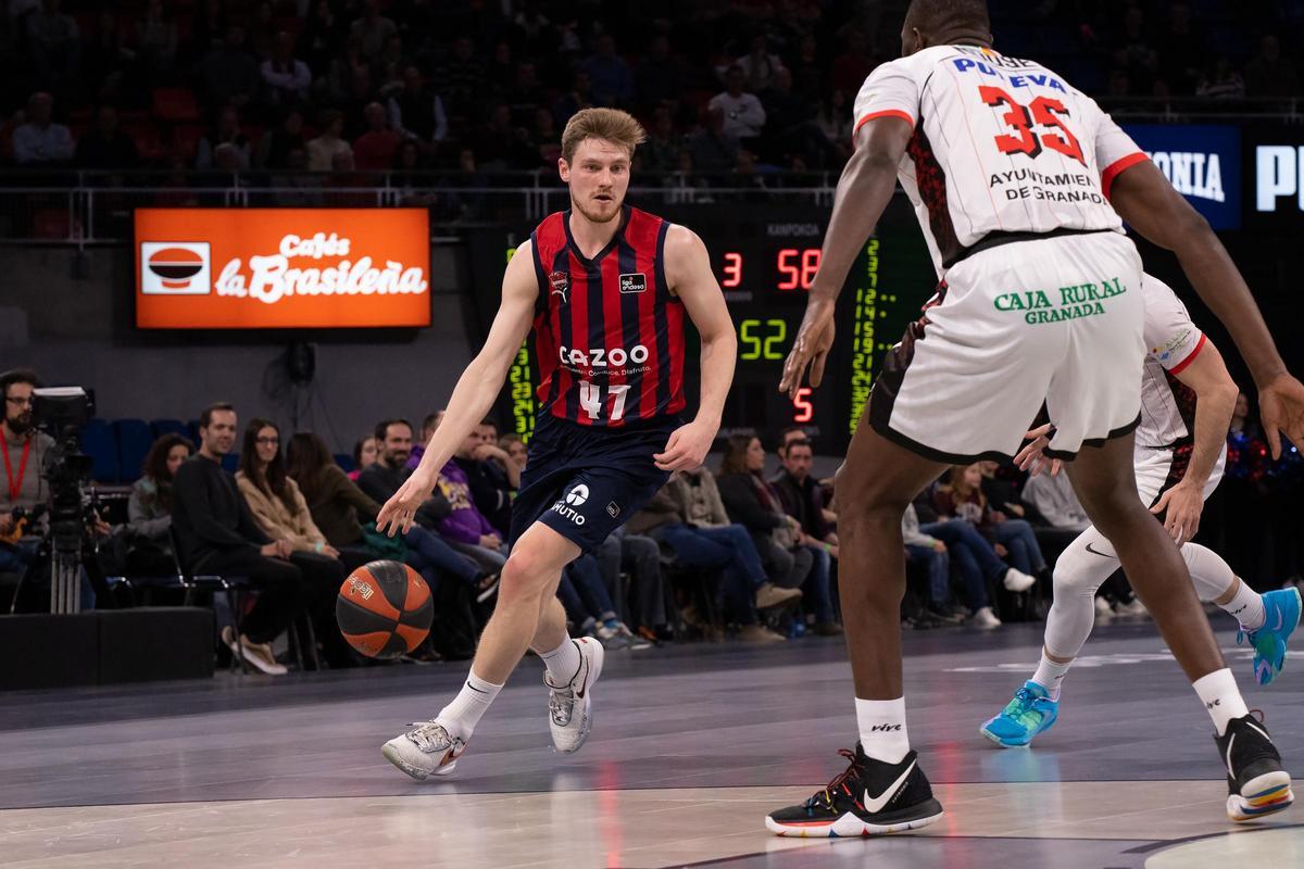 Arturs Kurucs, en un partido Baskonia-Covirán Granada