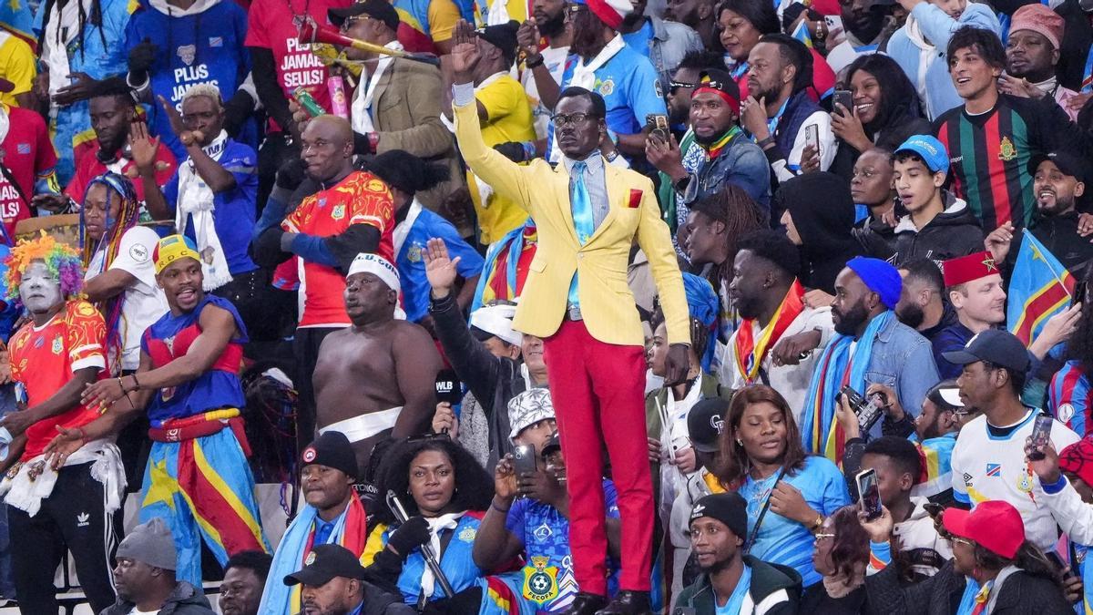 Lumumba, el aficionado que se volvió viral durante la AFCON 2025 por permanecer en la misma pose durante todo el partido