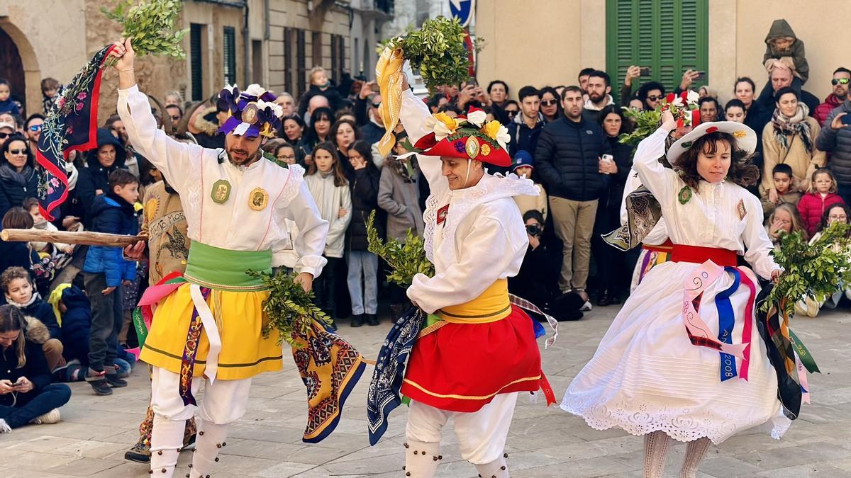 Baile de los &#039;Cossiers&#039; en Algaida.