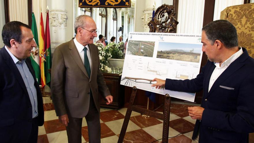 Ruiz Espejo, De la Torre y Bendodo durante la rueda de prensa de este martes