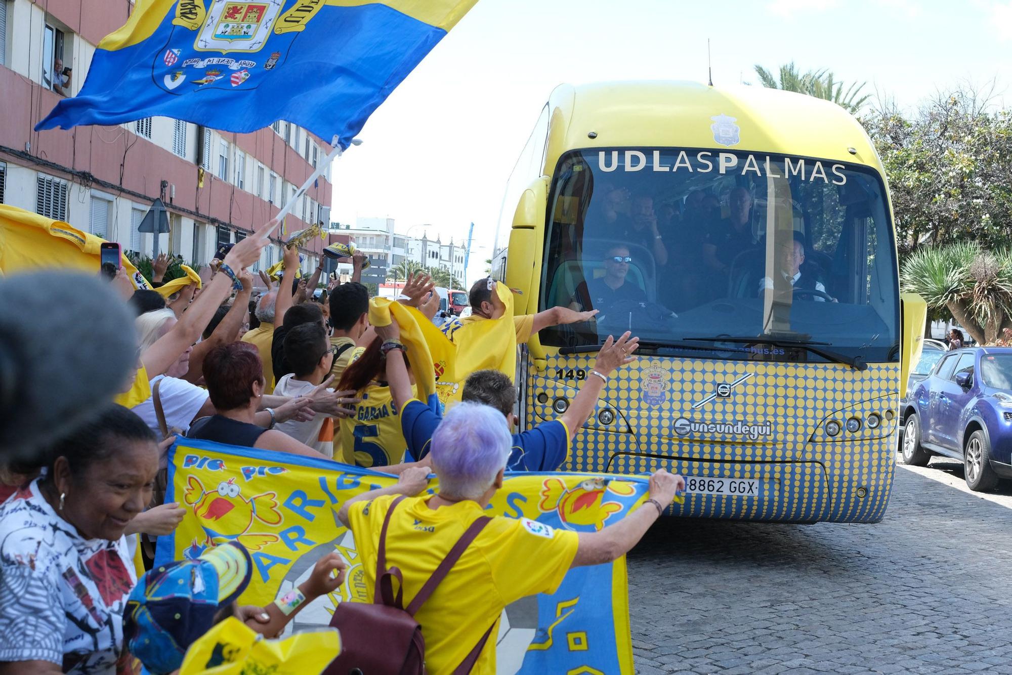 Gobierno de Canarias, Cabildo y Ayuntamiento agasajan a la UD Las Palmas