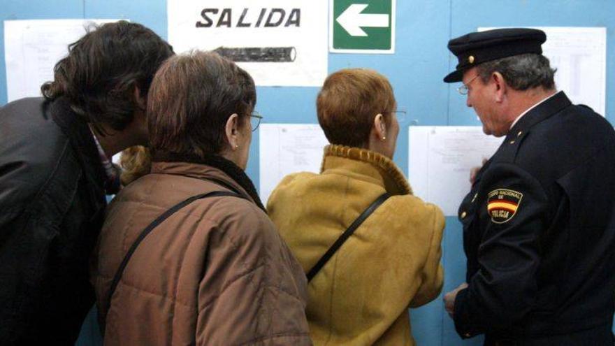 Interior premia con un día libre o dinero a los agentes que no voten