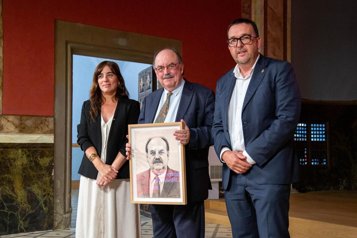 La consellera Núria Montserrat, el rector Josep Eladi Baños i l'alcalde de Vic, Albert Castells