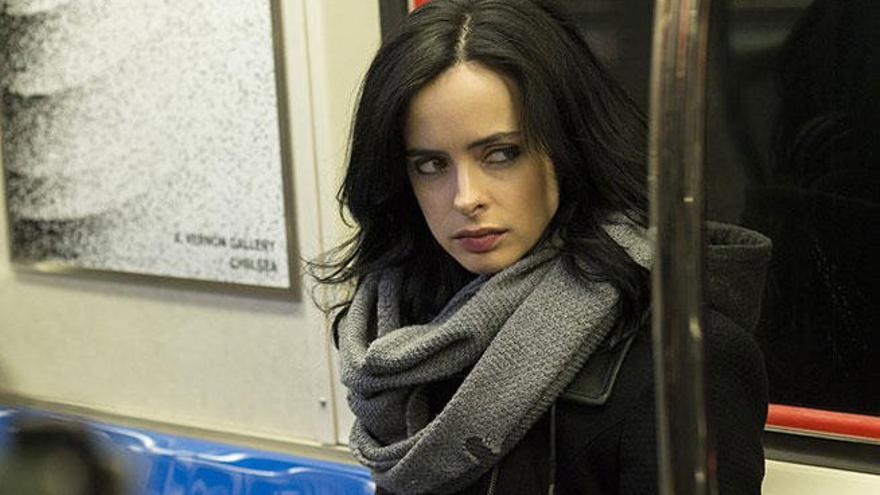 Krysten Ritter es Jessica Jones, la superheroína de Marvel.