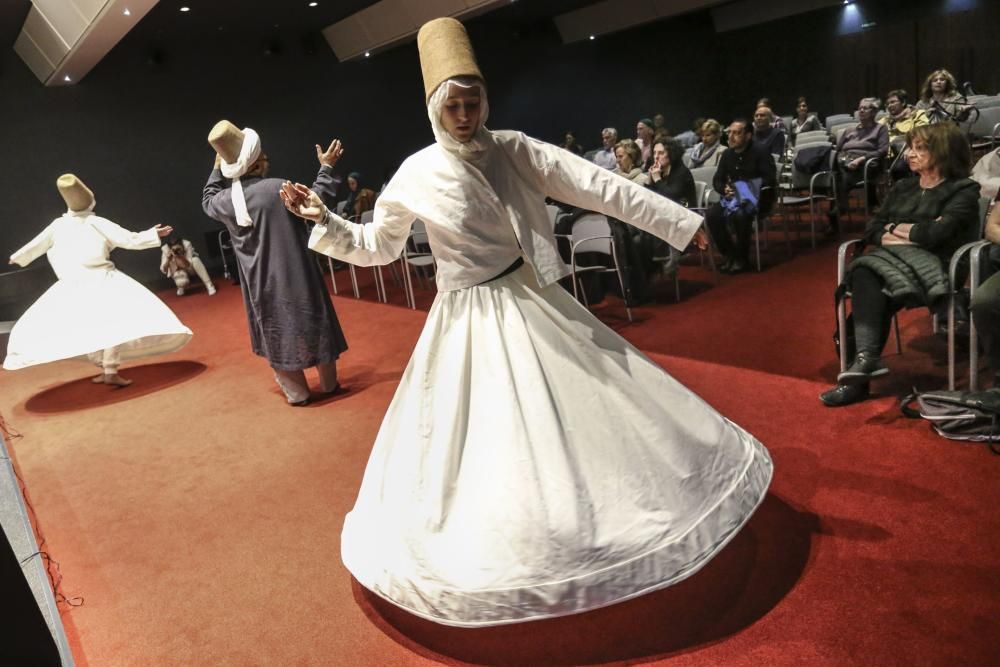 Exhibición de danza sufí (derviches turcos)