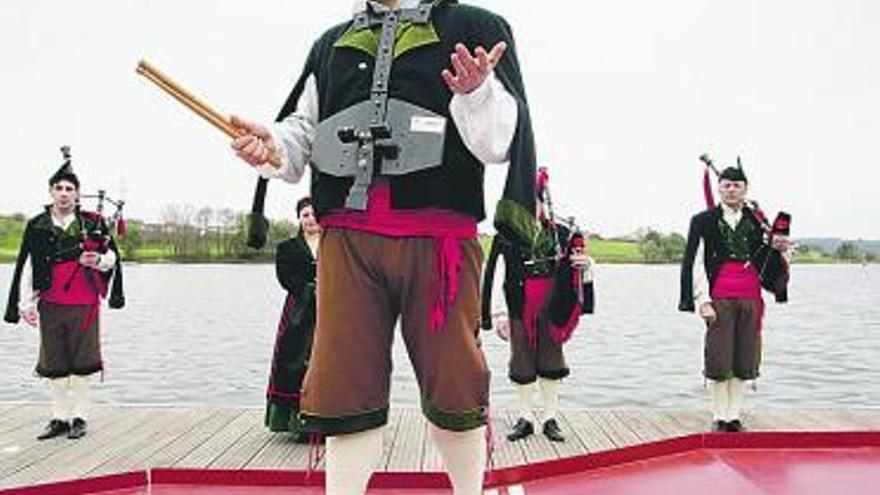 Bras Rodrigo Álvarez, durante el acto de «hermanamiento» en el pantano.