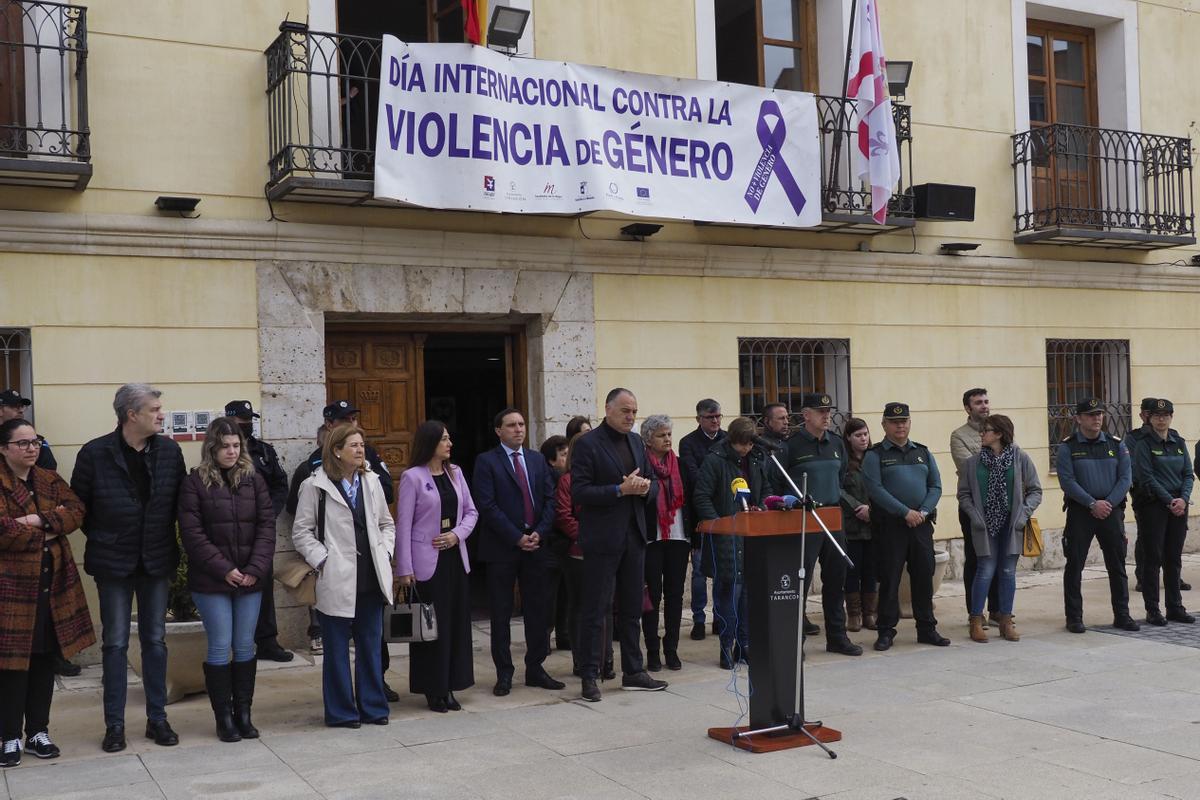 Minuto de silencio por el asesinato machista en Tarancón.