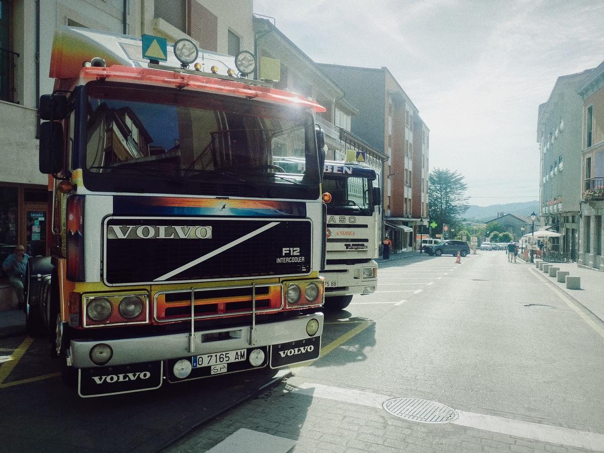 La Concentración de Camiones y Coches Clásicos "Villa de Salas", en imágenes