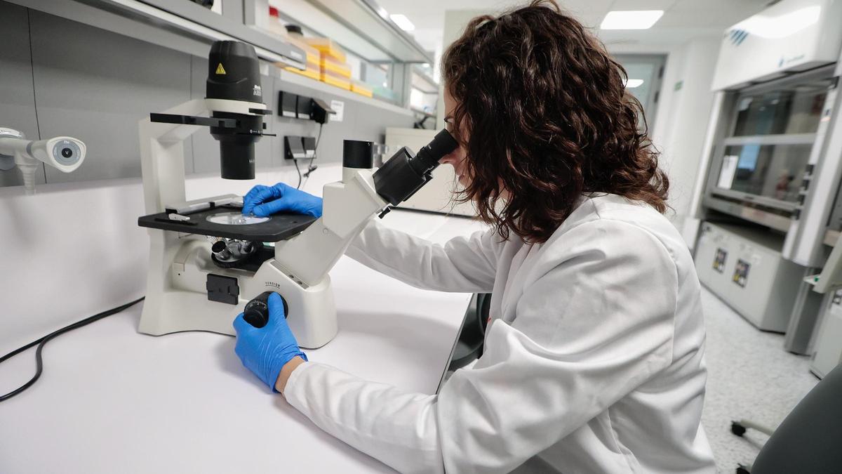 Mercedes Ruiz en uno de los laboratorios de Arquimea Research Center, en su sede en La Laguna.