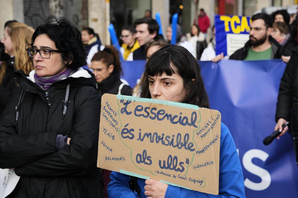 Técnicos sanitarios se manifiestan en Barcelona por mejoras salariales