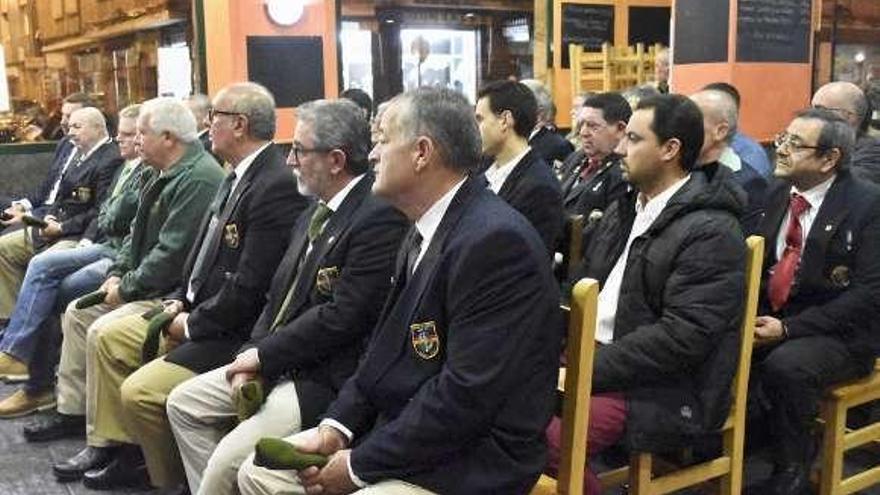 Los veteranos de la Marina, de cena en Gijón