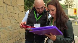 Tècnics de l’Ajuntament de Barcelona inspeccionen pisos buits, al barri del Bon Pastor.