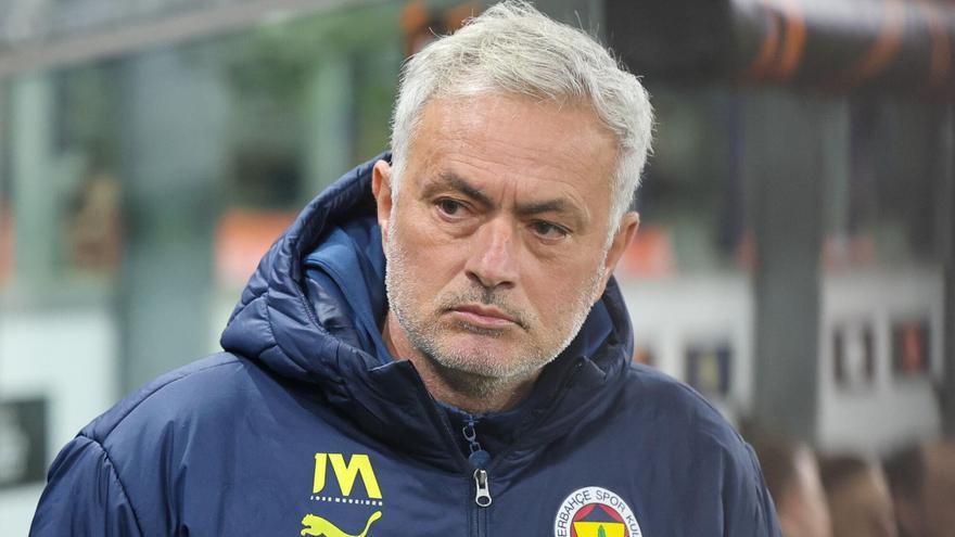Mourinho, en un partido como entrenador del Fenerbahçe