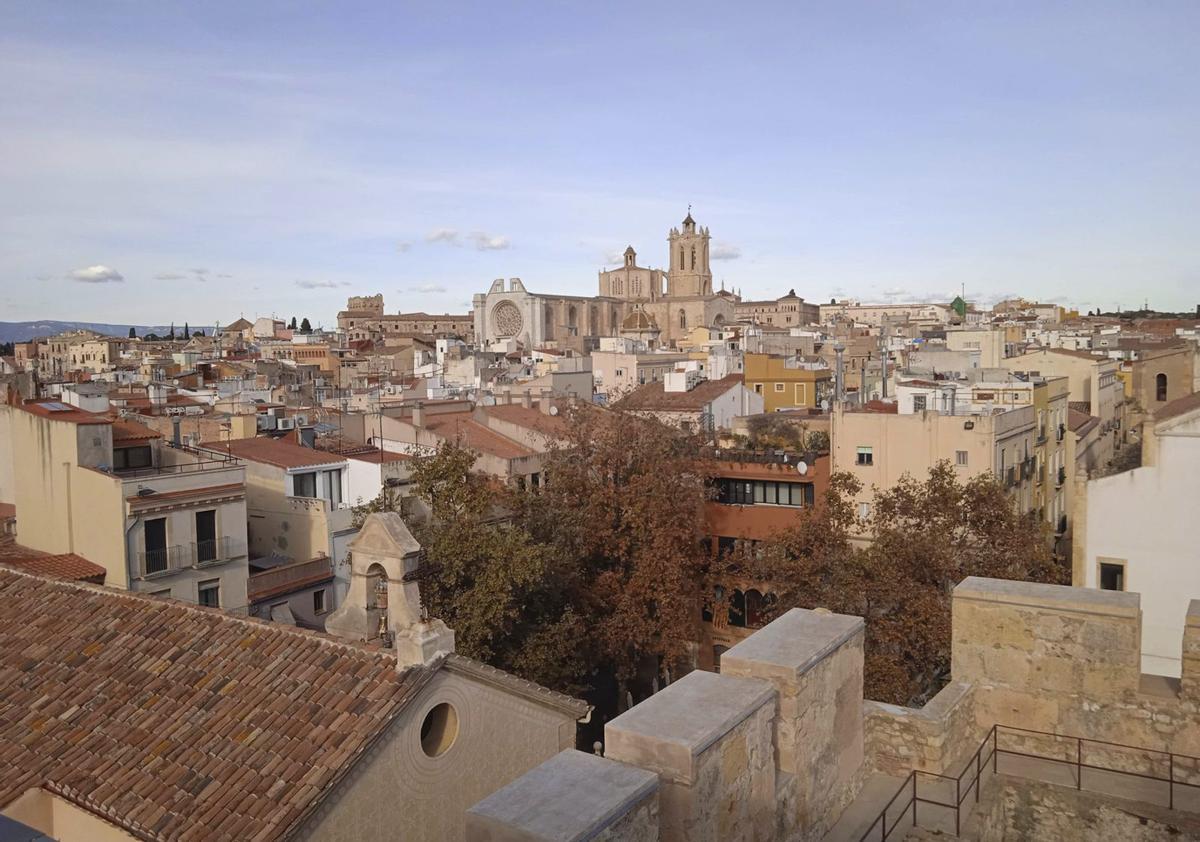 Vista de terrats de Tarragona amb la catedral presidint la ciutat. / F. C.