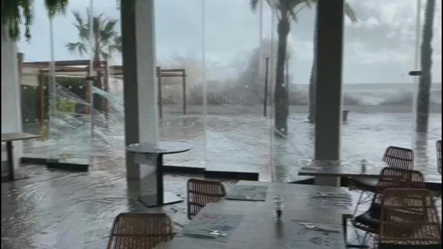 Las playas de Altea sufren el temporal de lluvia