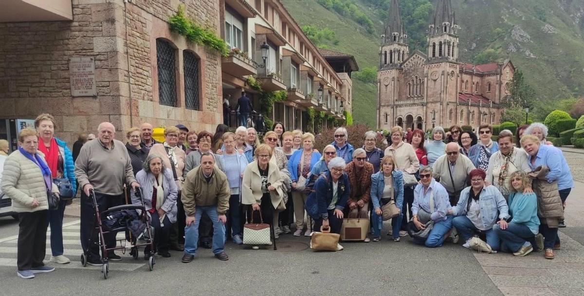 La expedición en Covadonga.