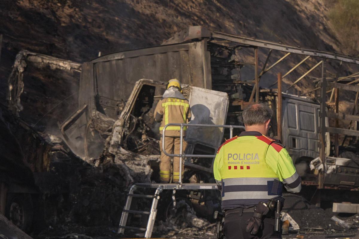 Imatges de l'accident entre dos camions a l'Eix Transversal, a l'alçada de Santa Coloma de Farners Imatges de l'accident entre dos camions a l'Eix Transversal, a l'alçada de Santa Coloma de Farners