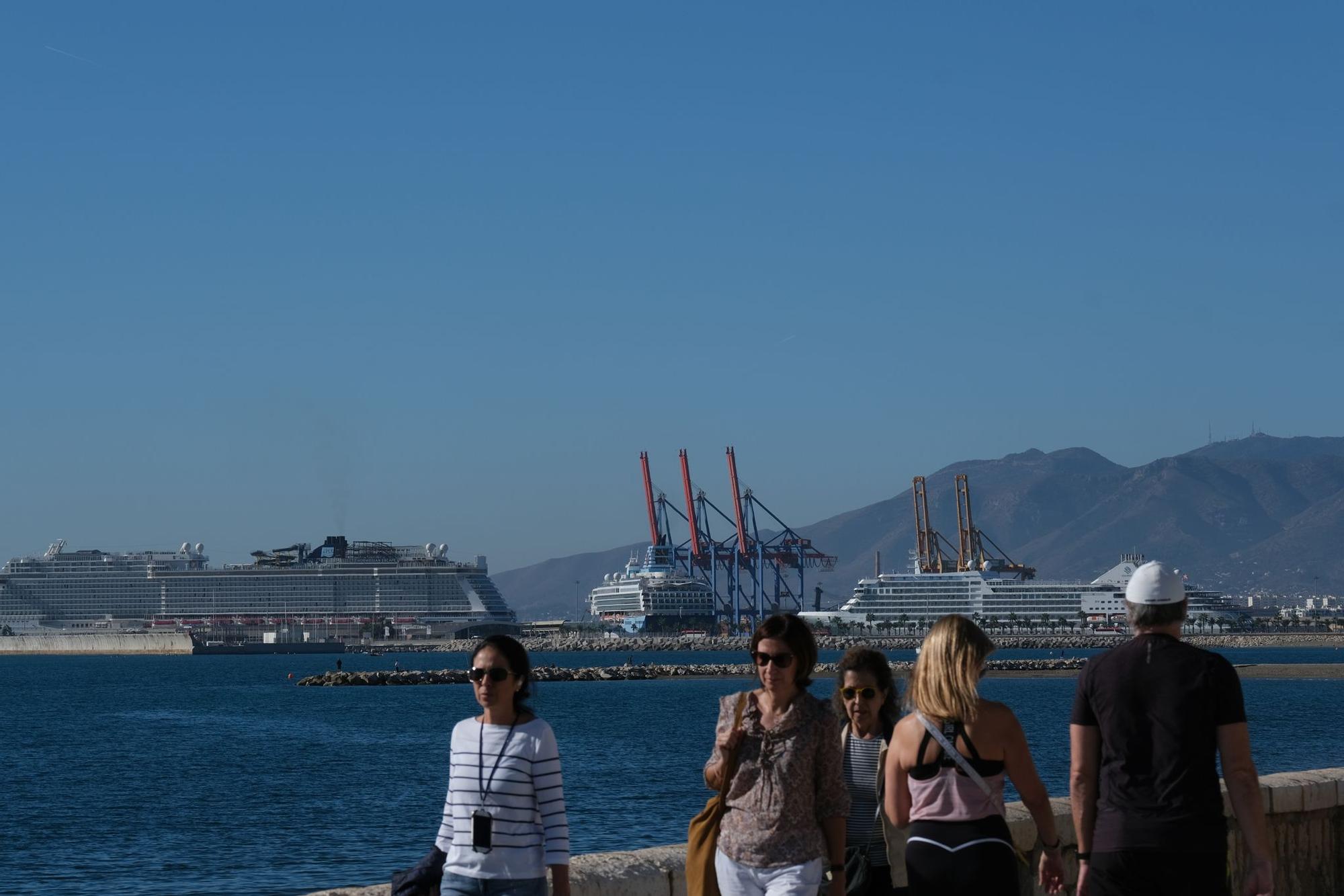 Varios cruceros coinciden atracados en el puerto de Málaga