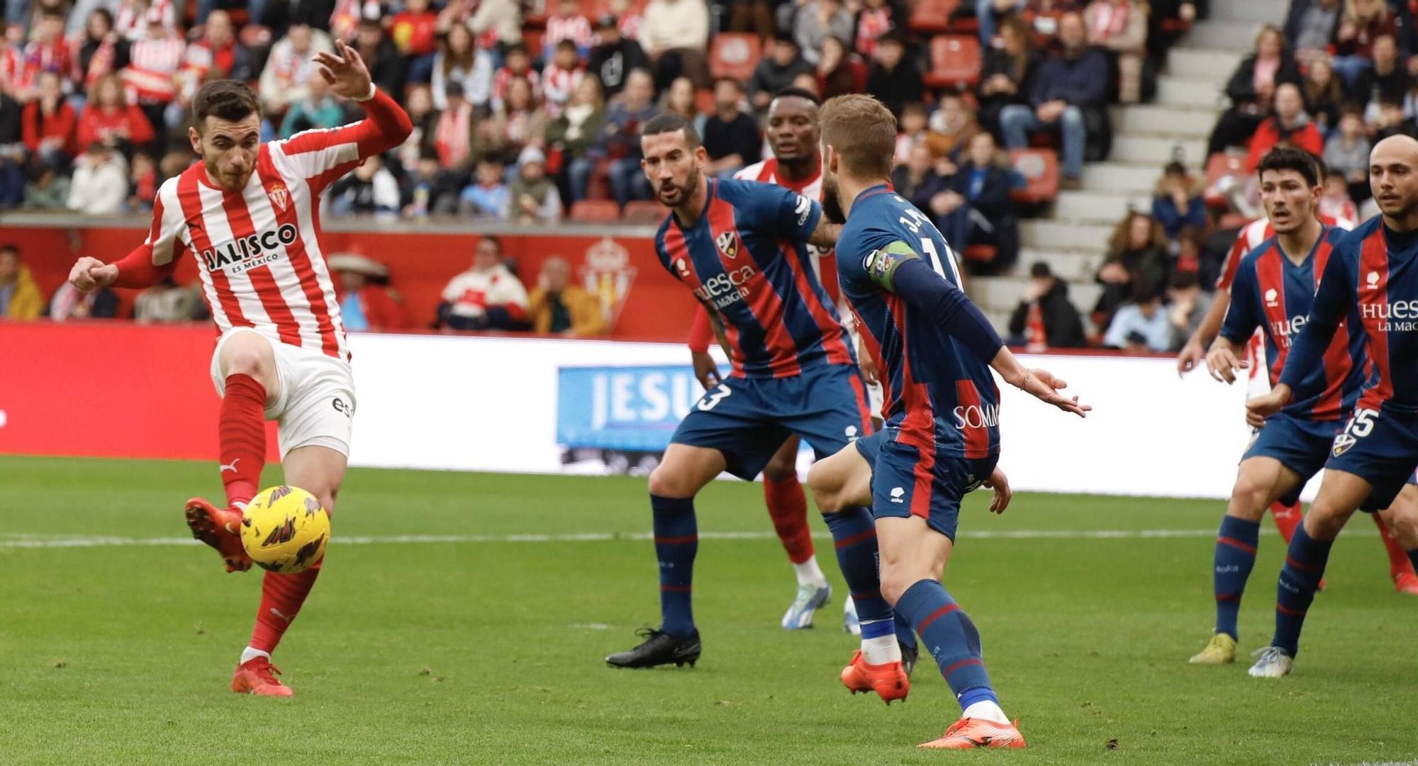 En imágenes: el encuentro entre el Sporting de Gijón y el Huesca