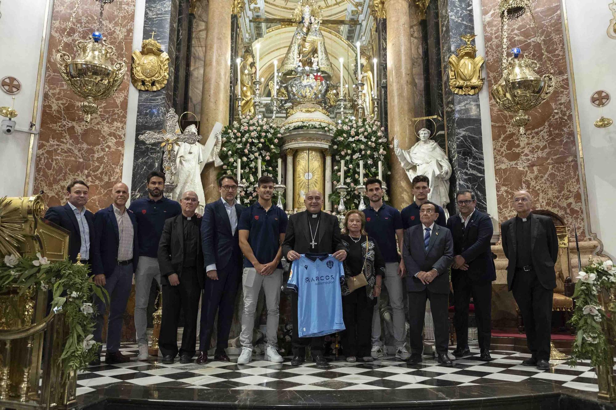 Levante U.D. visita la Virgen