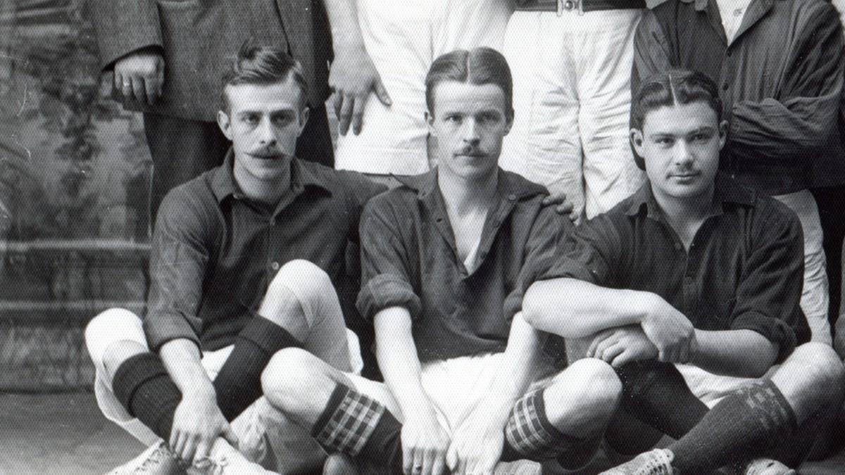 Romà Forns es el jugador de la izquierda