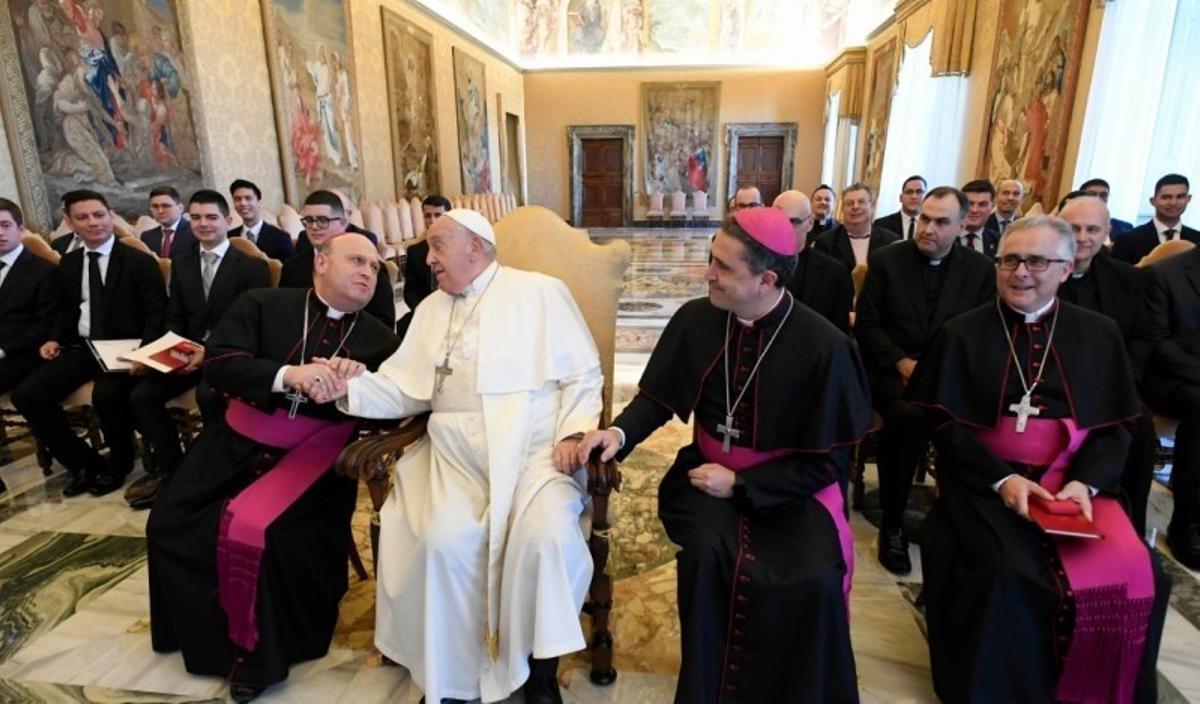 Monseñor Prieto, con el papa Francisco en su encuentro en el Vaticano