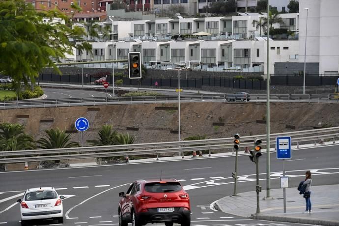 25-12-19 LAS PALMAS DE GRAN CANARI. LA MINILLA. LAS PALMAS DE GRAN CANARIA. Foto de un edificio de dúples en la Avenida de Ansite, número 11, que tienen exceso de altura, con respecto al plan general.  Fotos: Juan Castro.  | 25/12/2019 | Fotógrafo: Juan Carlos Castro