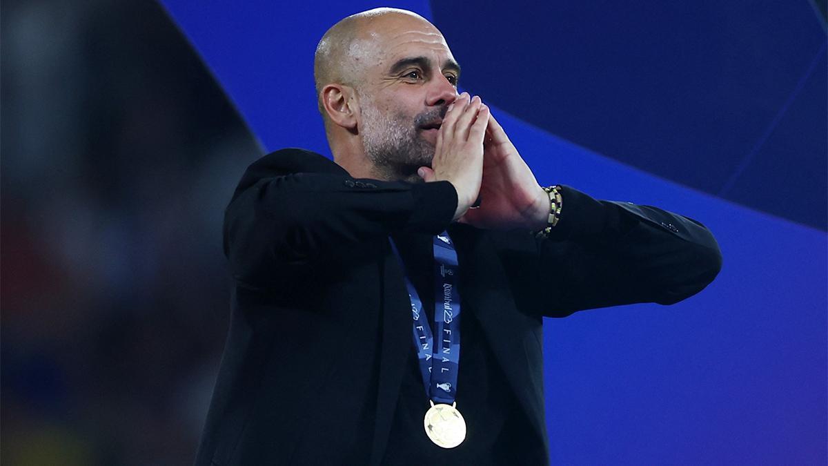 Pep Guardiola, con la medalla de campeón de la Champions colgada al cuello