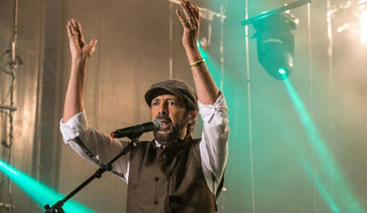 Juan Luis Guerra durante su actuación en Santa Cruz de Tenerife.