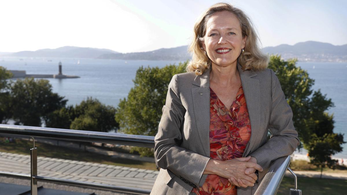 Nadia Calviño, con la Ría de Vigo al fondo.