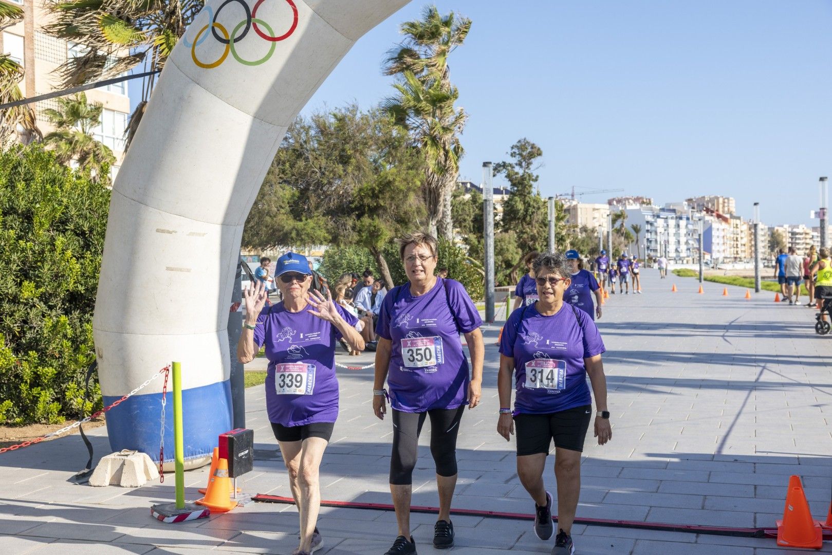 Así fue en imágenes una nueva edición de la carrera solidaria de AFA Torrevieja