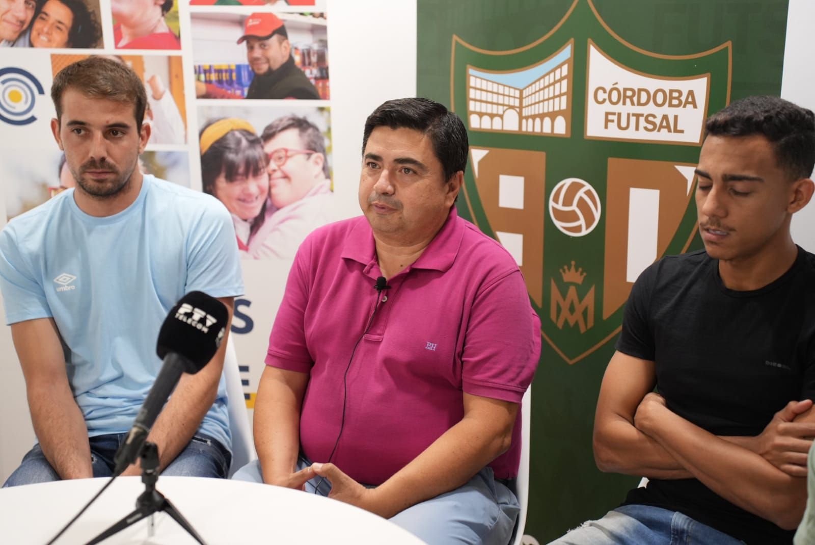 García Román, entre Fabio y Pulinho, en la presentación de los jugadores.