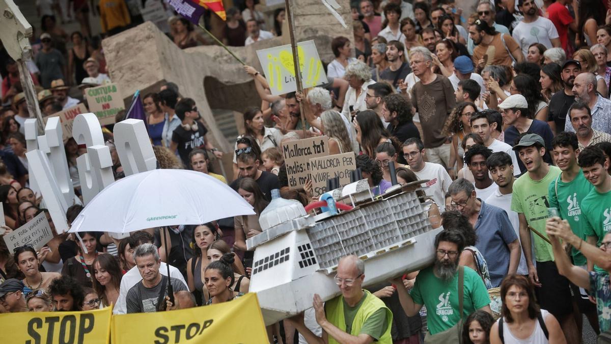 MANIFESTACIÓN MENYS TURISME, MES VIDA
