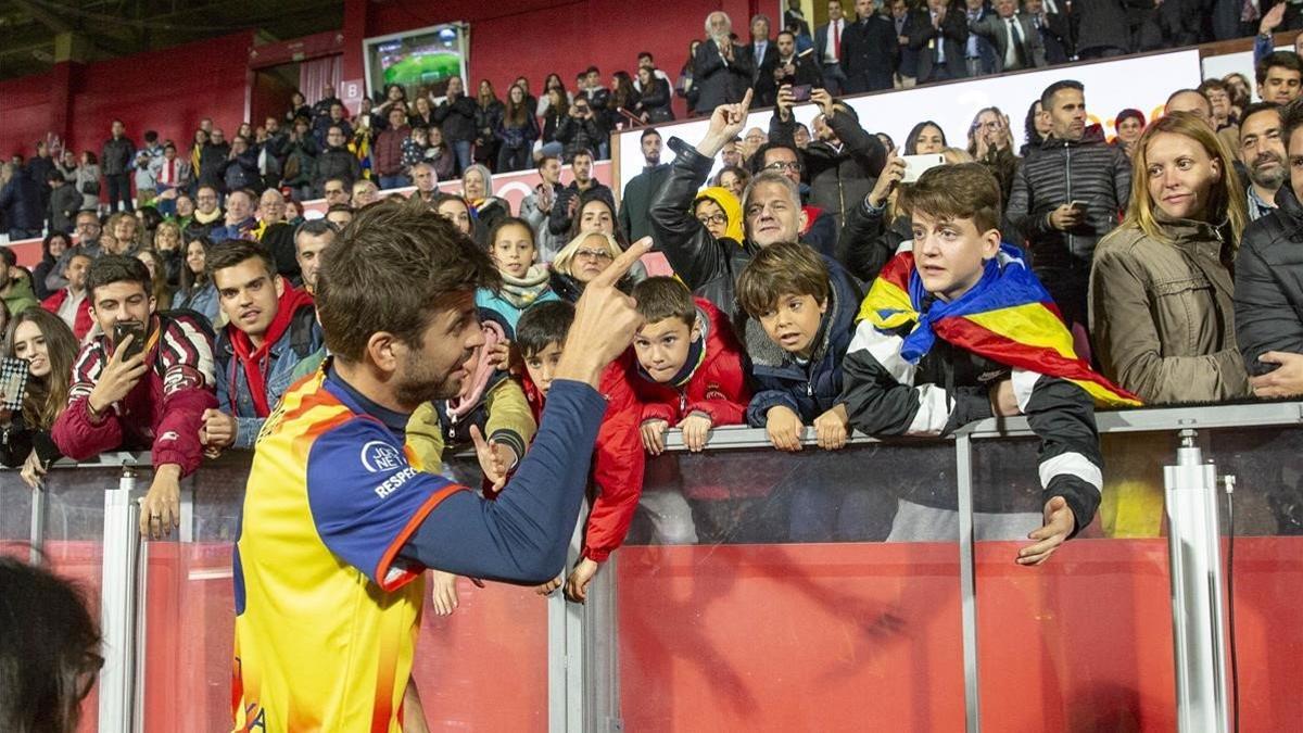 Gerard Piqué, en el estadio de Montilivi, durante el Catalunya-Venezuela.