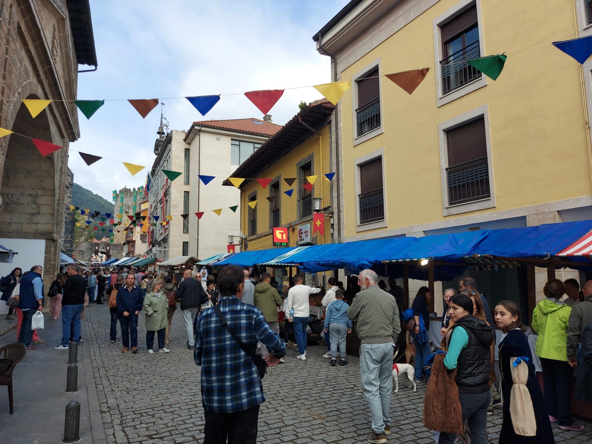 En imágenes: Domingo de lleno en la Feria Medieval de Salas
