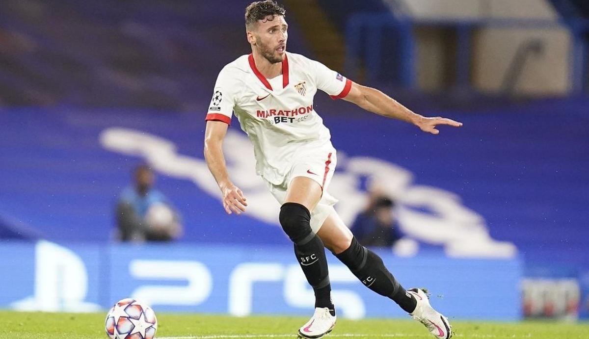 Sergi Gómez, en un partido con el Sevilla