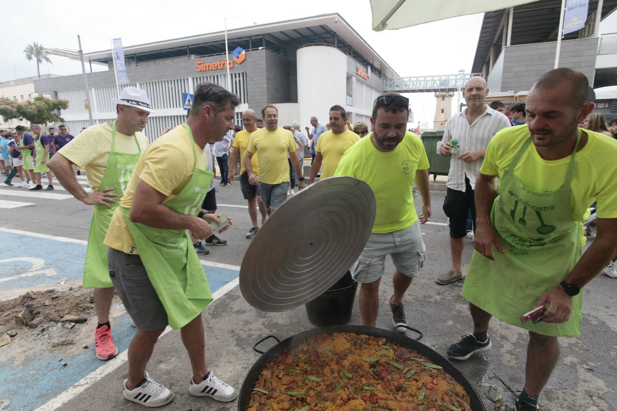 El Grau de Castelló celebra su paella popular por Sant Pere