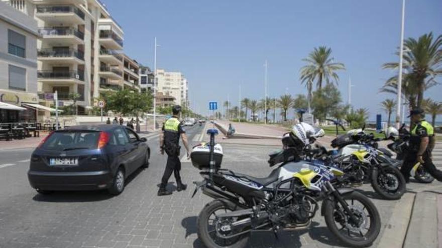 El primer fin de semana suma 40 faltas por vandalismo en la playa de Gandia