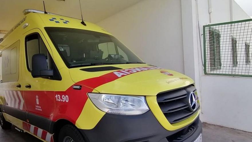 Ambulancia medicalizada en el Hospital Molina Orosa