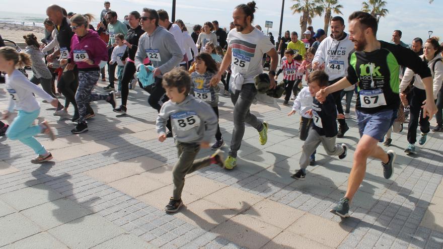 Benicàssim dinamiza su comercio con una carrera de padres e hijos