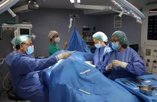 La factura de las horas extras en el Sergas: 8 millones por operar de tarde