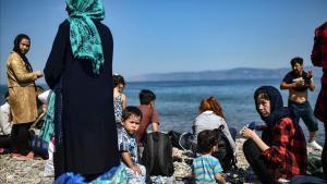 Inmigrantes tras haber cruzado el mar Egeo para llegar a Grecia desde Turquía. 